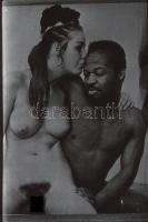 cca 1970 Erotikus és pornográf fekete-fehér diapozitív, 41 felvétel egy tekercsen