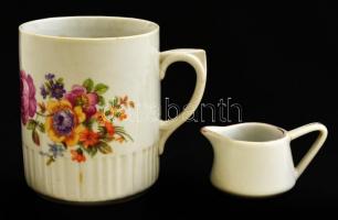 Zsolnay porcelán virágmintás bögre + kis kiöntő, jelzett, kopásnyomokkal, m: 3 és 9 cm