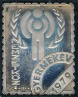 1979. Nemzetközi Gyermekév Ag bélyegérem eredeti ÁPV tokban (3,41g/0.835/27x22mm) T:1-(PP)
