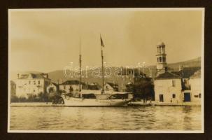cca 1910 Abbazia, 23 db fotó albumba ragasztva, köztük hajók, kikötői képek, képméret: 8,5x13,5 cm, album mérete: 16x23 cm / Abbazia, 23 photos in album, with ships, 8,5x13,5 cm