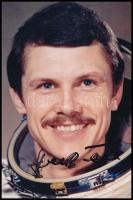 Farkas Bertalan (1949-) magyar űrhajós aláírt fotója 15x10 cm