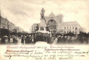 Budapest VII. Keleti pályaudvar, Baross-szobor leleplezési ünnepsége, tömeg. Schmidt Edgar kiadása (EK)