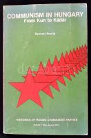 Bennett Kovrig: Communism in Hungary from Kun to Kádár. Histories of Ruling Communist Parties. Stanford, 1979, Hoover Institution Press-Stanford University. Kiadói papírkötés, angol nyelven, 278-285 oldalak között a lapok kijárnak, tollas bejelölésekkel./ Paperbinding, in English language.