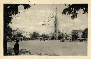 Érsekújvár, Nové Zamky; népbank, tér, villamos, piaci árusok / bank, square, tram, market vendors 1938 Érsekújvár visszatért So. Stpl