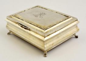 Ezüst (Ag.) fa berakásos ékszertartó doboz "N. F." monogrammal, a fedél belsején "Tov...