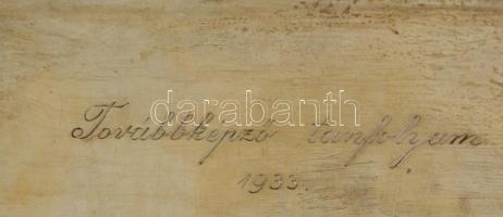 Ezüst (Ag.) fa berakásos ékszertartó doboz "N. F." monogrammal, a fedél belsején "Tov...