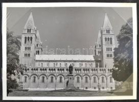 cca 1960 Pécs, privát fotóalbum, 32 db pécsi városképpel, 13x18 cm