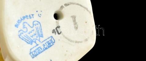 Aquincumi porcelán kismadár, kézzel festett, jelzett, nagyon apró kopással, m: 7,5 cm