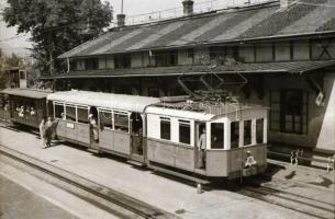 cca 1958 Fogaskerekű szerelvény ,,magaslessel" az állomáson, 3 db szabadon felhasználható, vint...