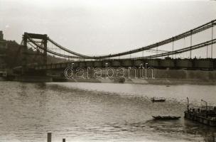 cca 1964 Budapest, épül az Erzsébet híd, 4 db szabadon felhasználható vintage negatív, 24x36 mm