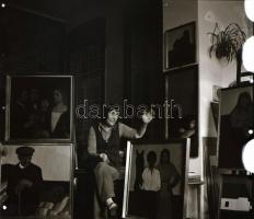 1983 Gyula, Látogatás Koszta Róza festőművész műtermében, 12 db szabadon felhasználható vintage nega...
