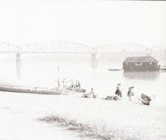 cca 1950 Hajómalom Dunaföldvárnál (háttérben a híd) és egy üzemen kívüli hajómalom Dunapentelén, 3 d...