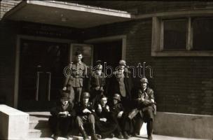 1943-1944 Budapest, kőbányai életképek, utcai plakátok, szobrok, épületek, stb., Keveházi János (?-?...