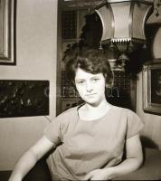 cca 1968 Sztereó akt és portré, 2 db szolidan erotikus sztereo negatív, 6x12 cm