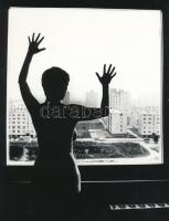 cca 1970 Jasmine és a barátnői, 7 db szolidan erotikus vintage fotó, 6x9 cm és 24x19 cm között / 7er...