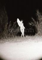 cca 1974 A gyulai vár éjszakai látogatója, szolidan erotikus felvételek, 29 db vintage negatív, 24x36 mm