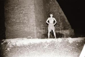 cca 1974 A gyulai vár éjszakai látogatója, szolidan erotikus felvételek, 29 db vintage negatív, 24x3...