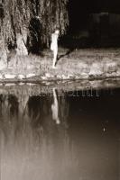 cca 1974 A gyulai vár éjszakai látogatója, szolidan erotikus felvételek, 29 db vintage negatív, 24x3...