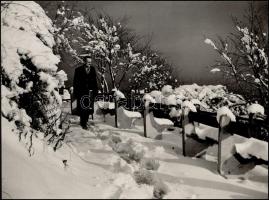 cca 1963 Dezső Pál (?-?) kecskeméti fotóművész hagyatékából 2 db vintage fotó, az egyik feliratozva,...