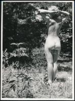 cca 1939 Női akt. Dulovits Jenő (1903-1972) hagyatékából, vintage fotó, jelzés nélkül, 11,5x9 cm