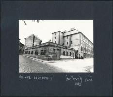 1982 Jankovszky György(1946-): Budapest, VIII. kerület, Leonardo da Vinci utca, feliratozva, aláírt, pecséttel jelzett, kartonra kasírozva, 11x15,5 cm