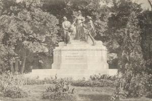 Budapest VIII. M. k. Honvéd Ludovika Akadémia, Ludovika szobor a kertben