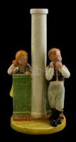 cca 1940 figurális lámpatest, kézzel festett mázas kerámia, jelzett (M),kopás nyomokkal, m: 27 cm