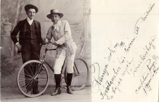 1904 Runya, Rumince; kerékpáros műtermi felvételen / gentlemen with bicycle in a studio. photo