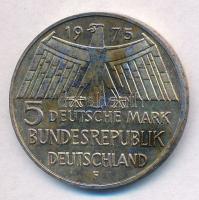 NSZK 1975F 5M Ag "Európai műemlékvédelmi év" T:2 patina 
FRG 1975F 5 Mark Ag "Europe...