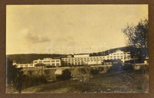 1928 A Hazai papírgyár balatonfüzfői gyártelepének építkezése 18 db fotót tartalmazó füzet, néhány s...