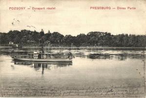 Pozsony átkelőhajó a Duna parton Pozsonynál / Hungarian crossing ship in Pressburg (Bratislava)