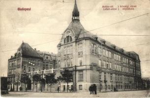 Budapest XIII. Aréna úti - Lehel utcai községi elemi népiskola. Schäffer Ármin kiadása (kopott sarkak / worn corners)