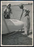 cca 1949 Az R16 Lepke vitorlázó repülőgép, orránál női pilótával, 17,5x12,05 cm
