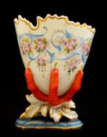 Virágmintás porcelán tojástartó, kézzel festett, jelzett, kopásnyomokkal, m: 8,5 cm