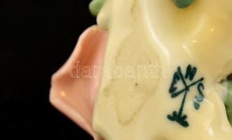 Ens rózsás porcelán gyertyatartó, kézzel festett, jelzett, hibátlan, m: 4 cm