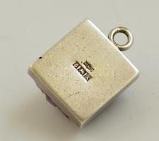 Ezüst(Ag) medál ametiszt kővel, jelzett, 1,5x1,5 cm, bruttó: 8,2 g
