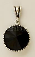 Ezüst(Ag) fekete üveg kővel díszített függő, jelzett, d: 2,2 cm, bruttó: 6,3 g