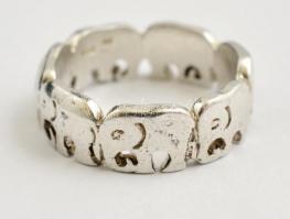 Ezüst(Ag) elefántos gyűrű, jelzett, méret: 51, nettó: 4,7 g