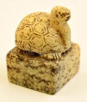 Kínai pecsétnyomó teknősbéka figurával, faragott kő /  Chinese seal maker turtle shaped stone 3x4 cm
