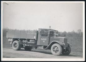 cca 1930-1940 Sopron, Gy.S.E.V. teherautók, 2 db későbbi előhívás, 18x13 cm