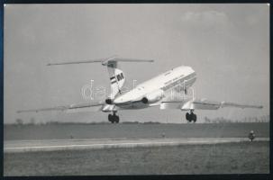 MALÉV repülőgép felszállás közben, sajtófotó, 10x15 cm