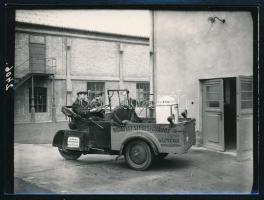 cca 1930-1940 Budapest, Budapest Székesfőváros Gázművei Szolgálatában, a Méray Motorkerékpárgyár Rt. által gyártott járművel, utólagos előhívás, 9x12 cm