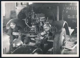 cca 1930-1940 Gy.S.E.V. teherautói garázsban, szertár udvarán, 2 db későbbi előhívás, 13x18 cm