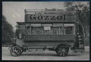 cca 1920 Budapest, Az Andrássy út és a Kígyó tér között Közlekedő autóbusz, későbbi előhívás, 7,5x11,5 cm