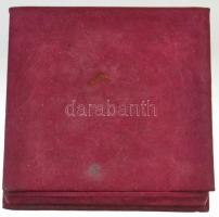 2004. "Száz Éves a Nagymarosi Férfikórus 1904-2004" kétoldalas Br plakett, eredeti, kissé ...