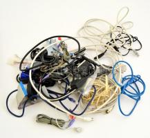 Sok működő kábel (scart, utp, koax telefon, alaplap ventilátor, monitor kábel, stb),  több mint 15 db