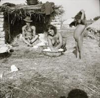 cca 1960 Kecskemét környéki romatelep, Medgyesi László (?-?) kecskeméti fotóművész felvételei, 6 db ...