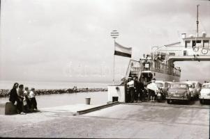 cca 1965 Tihany-Szántód balatoni komp, 6 db szabadon felhasználható vintage negatív, 24x36 mm