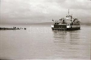 cca 1965 Tihany-Szántód balatoni komp, 6 db szabadon felhasználható vintage negatív, 24x36 mm