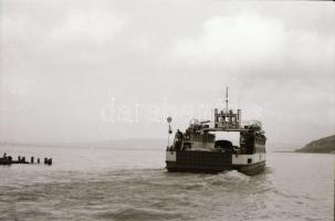 cca 1965 Tihany-Szántód balatoni komp, 6 db szabadon felhasználható vintage negatív, 24x36 mm